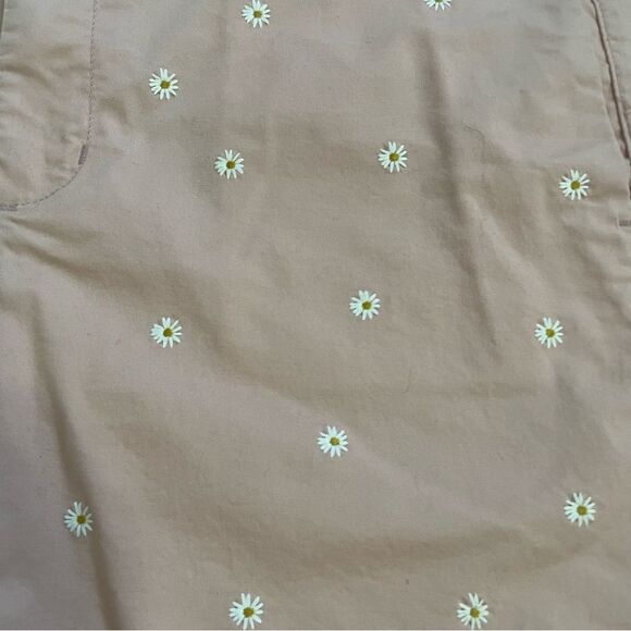 💥BOGO💥 GAP Pink Women's Shorts with White Floral Embroidery - Picture 2 of 11